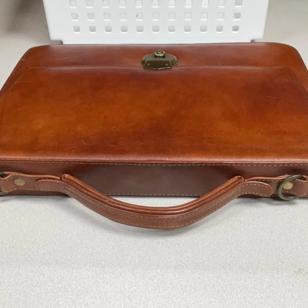 Vintage Men's Leather Briefcase with Brass-Tone Lock - Chestnut Brown